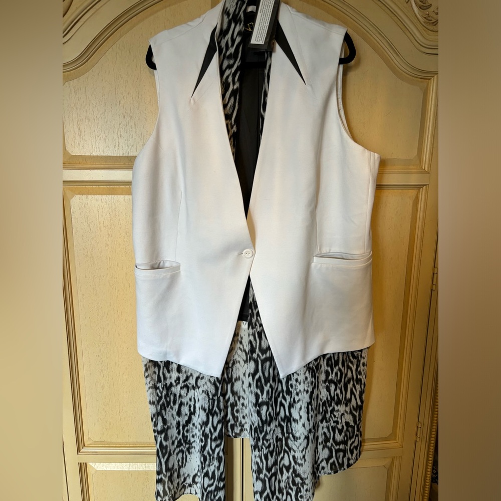 BNWT vest with chiffon bottom plus size